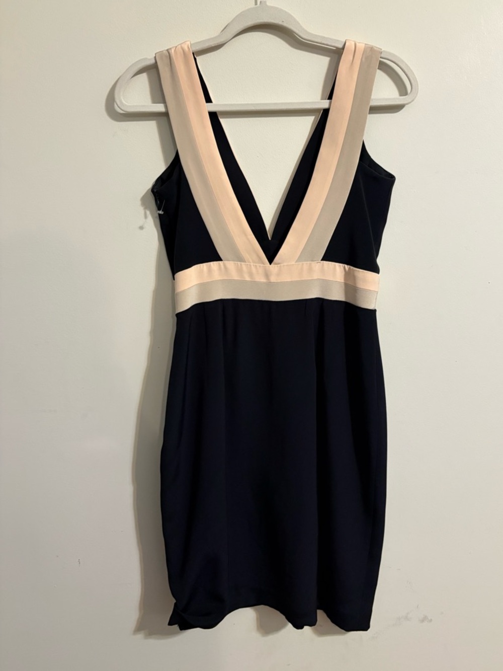 Abaete’ dress Black V-Neck Nude Trim sleeveless women’s SZ 6 side zip mini - Picture 3 of 9